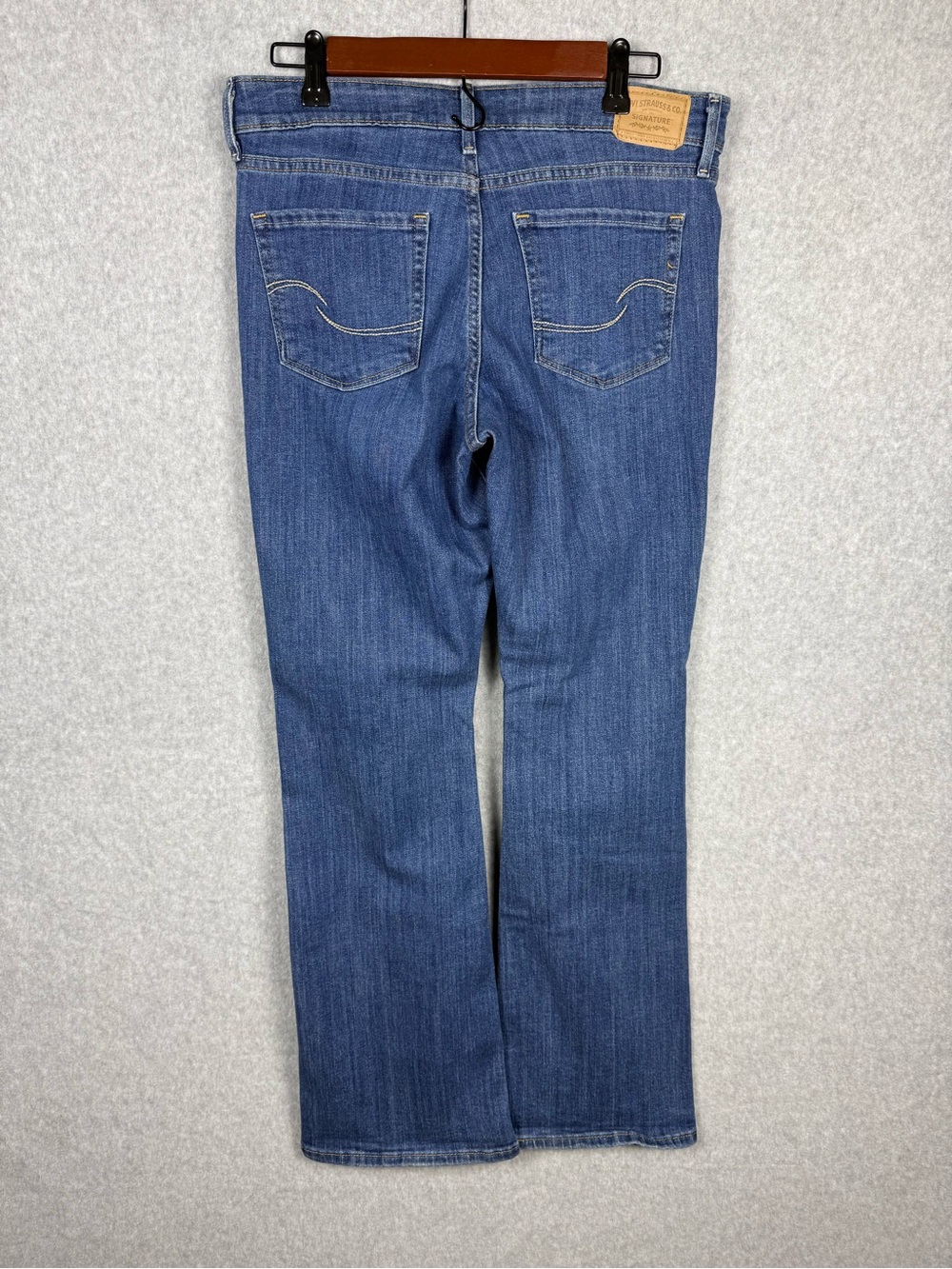 Levi Strauss Signature Mid Rise Bootcut Jeans Women's Size 6 W28 L32 Stretch - Picture 2 of 6